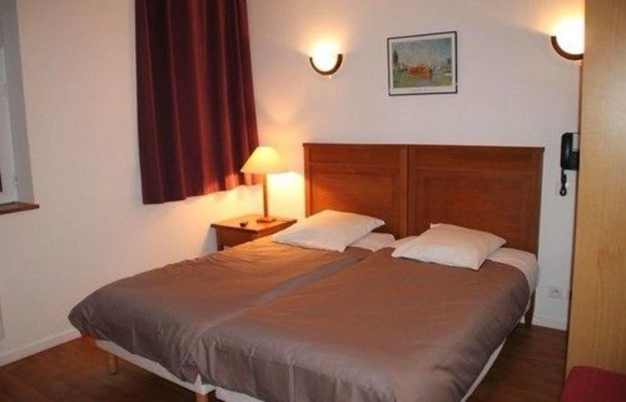 Illiers-Combray Hotel De L Image מראה חיצוני תמונה